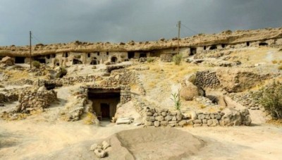 صور: سكان قرية يعيشون بالكهوف منذ آلاف السنين