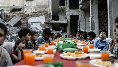 بالصور: إفطار جماعي بين الركام بمدينة دوما بريف دمشق