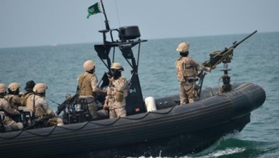 ضبط زورق ايراني محمل بالأسلحة في الخليج