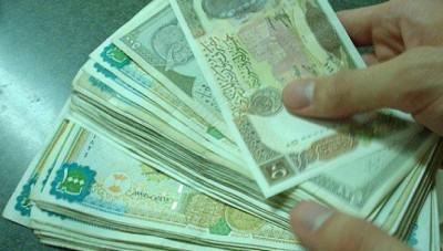 الموظفون السوريون يدفعون للنظام المليارات ضريبة على أجورهم