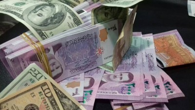 انهيار الليرة المتسارع … يجبر مئات التجار والباعة على إيقاف أعمالهم في مناطق النظام