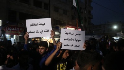 بسبب الغلاء وفرض الإتاوات.. مظاهرات ضد الجولاني وحكومة الإنقاذ في إدلب (صور)