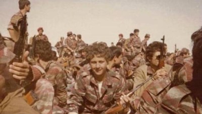 ريبال رفعت الأسد ينشر صوراً نادرة من مراهقة ابن عمه بشار