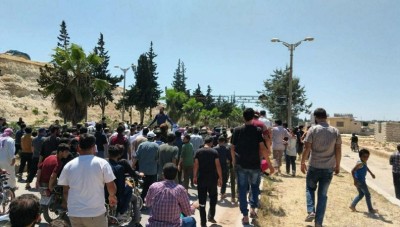 بالفيديو.. "تحرير الشام" تفض مظاهرة ضد الاقتتال الداخلي بـ "الرصاص"
