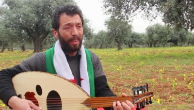 كان يبحث عن ضناه راجياً ألا يراه.. أغنية ترثي رجلاً توفي حين وجد صورة ابنه بين ضحايا "قيصر" (فيديو)