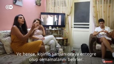 قذائف المعارضة أخرجتني.. لاجئة سورية تروي أسباب عودتها إلى دمشق (فيديو)