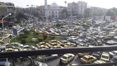 إعلام النظام : فساد لجان المحروقات يزيد من حدة أزمة نقص البنزين