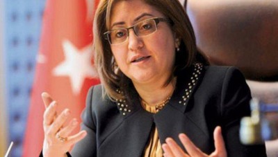 رئيسة بلدية غازي عنتاب تشيد بالسوريين في لايتها
