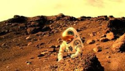 رائد فضاء روسي: الحياة موجودة بالفعل على المريخ