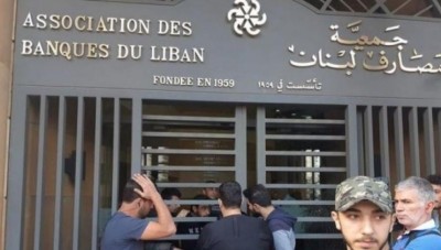 البنوك اللبنانية تغلق حسابات مئات السوريين المرتبطين بنظام الأسد