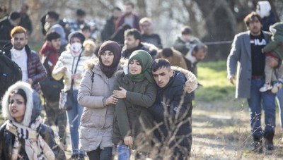 "إنذارات من الجحيم".. اليونان تستخدم سلاحاً خطيراً لمنع مرور المهاجرين عبر عدودها