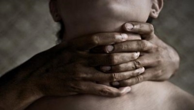 قتلها خنقاً لكي لا تهرب مع عشيقها 