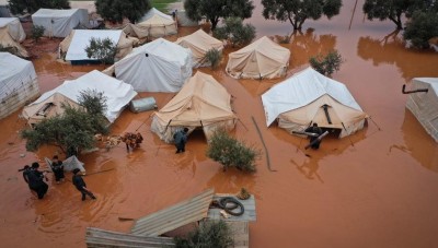  الأمم المتحدة: الفيضانات دمرت 11500خيمة وتعرض آلاف النازحين السوريين للخطر 
