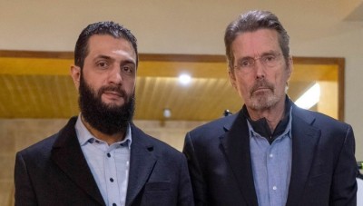 صورة للجولاني بلباس رسمي مع صحفي أمريكي بادلب تثير جدلا واسعاً