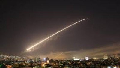 غارات جوية إسرائيلية  تستهدف شحنة أسلحة إيرانية  وصلت مطار  دمشق الدولي 