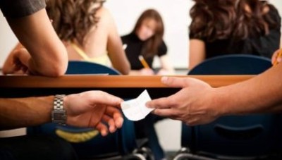 امرأة تزوجت 11 رجلاً ودفنتهم في حديقة المنزل بمساعدة بناتها