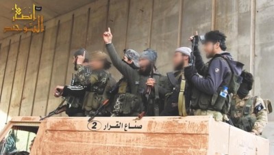 فصيل أنصار التوحيد يعلن مقتل وجرح 50 عنصرا من النظام بينهم مستشار روسي