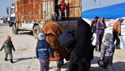 قسد تسمح لدفعة جديدة من العائلات السورية بمغادرة مخيم الهول نحو منبج 