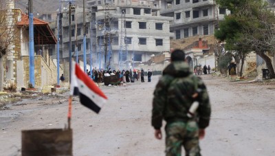 خبير : تدهور الليرة يدفع بعض السوريين في مناطق الأسد إلى الادخار بالعقارات 