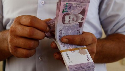 للمرة الأولى في تاريخها .. انهيار الليرة السورية مقابل الدولار الواحد