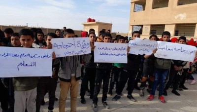 احتجاجا على تحويله لمقر عسكري .. الأهالي يغلقون المجمع التربوي في البصيرة