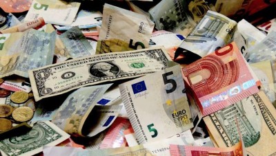 الليرة السورية تقلص من خسائرها في افتتاح تداولات الأربعاء