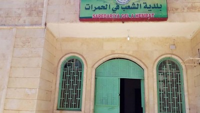 مجهولون يهاجمون مبنى بلدية الحمرات في الرقة ويقتلون أحد الموظفين