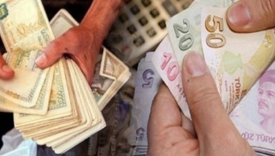 الليرة السورية تواصل انهيارها مع افتتاح تعاملات الأربعاء