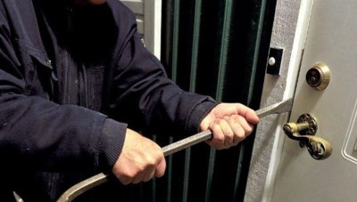 ذهب مع عائلته للتنزه في أطراف  دمشق فوجد بيته منهوباً  