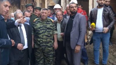بعد شكوى قدمها ...مرافق رئيس وزراء النظام يصفع مدنيا بدير الزور ويعتقله