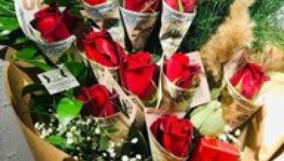  عراقي يشغل الإعلام التركي بطلبه باقة زهور مزينة بالذهب والدولارات 