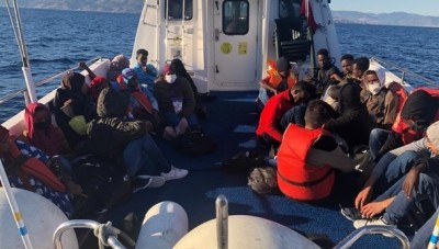 خفر السواحل التركي ينقذ مجموعة من المهاجرين أجبرتهم اليونان على العودة