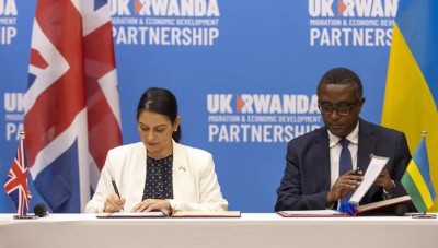 خطة بريطانية لترحيل طالبي لجوء بينهم سوريون إلى رواندا