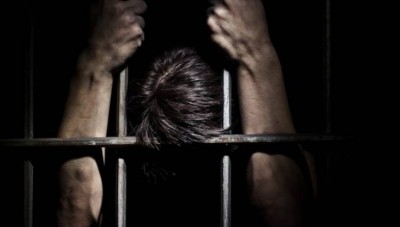 قصص مأسوية تنتظر المعتقلين السوريين خارج السجون.. منهم من فقد الذاكرة ومنهم من وجد زوجته متزوجه من آخر ..