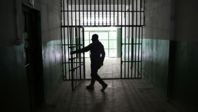 قصص صادمة لمعتقلين خرجوا من سجون النظام ليتفاجؤوا بأن زوجاتهم أصبحن محرمات عليهم
