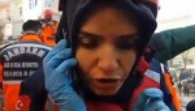 اتصال هاتفي من تحت الأنقاض مع امرأة عالقة وأطفالها في ألازيغ التركية
