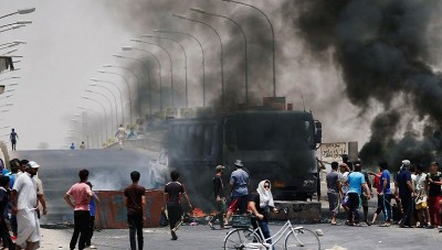 مقتل 12 متظاهرا عراقيا حرقا 