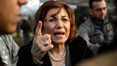 مستشارة الأسد: حريصون على أي ذرة تراب من الأرض السورية