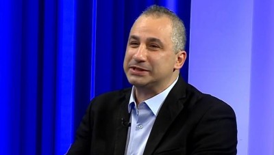الإعلامي الاسرائيلي كوهين: مطار "حميميم" الروسي  يشهد حركة غريبة تؤذن بسقوط الأسد