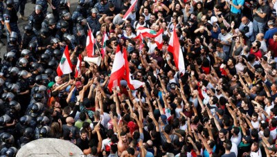 متظاهر لبناني يسأل تلفزيون الاسد أين كنتم بمظاهرات السوريين