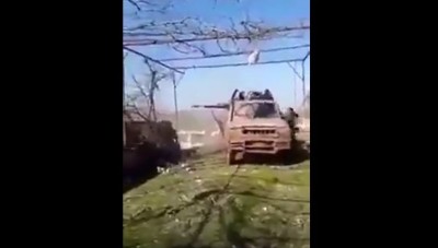 بالفيديو لحظة مقتل قيادي في "لواء الباقر" بسقوط قذيفة عليه بريف حلب