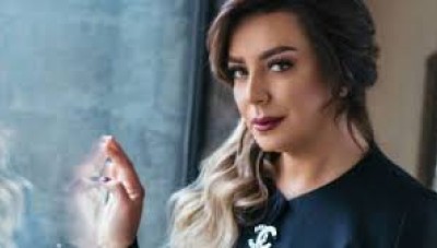 الفنانة (شكران مرتجى) تهاجم حكومة الأسد وتهدد ببيع سيارتها والركوب على الحمير