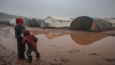 المدنيون النازحون في مخيمات شمال غربي سوريا يعانون من صعوبات التنقل خلال فصل الشتاء