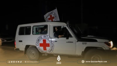 وصول حافلة الصليب الأحمر إلى سجن عوفر لاستلام الأسرى الفلسطينيين