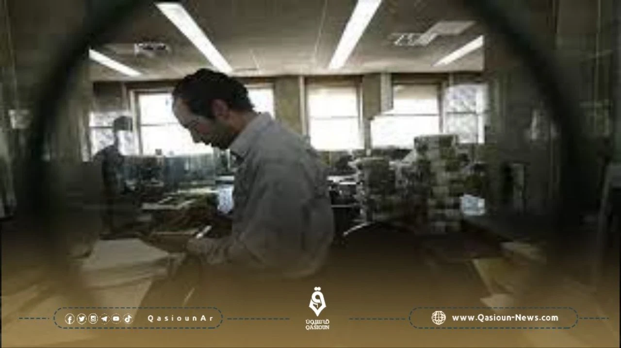 النظام يطالب حكومته بإعداد دراسة لتقليل ساعات عمل موظفيه