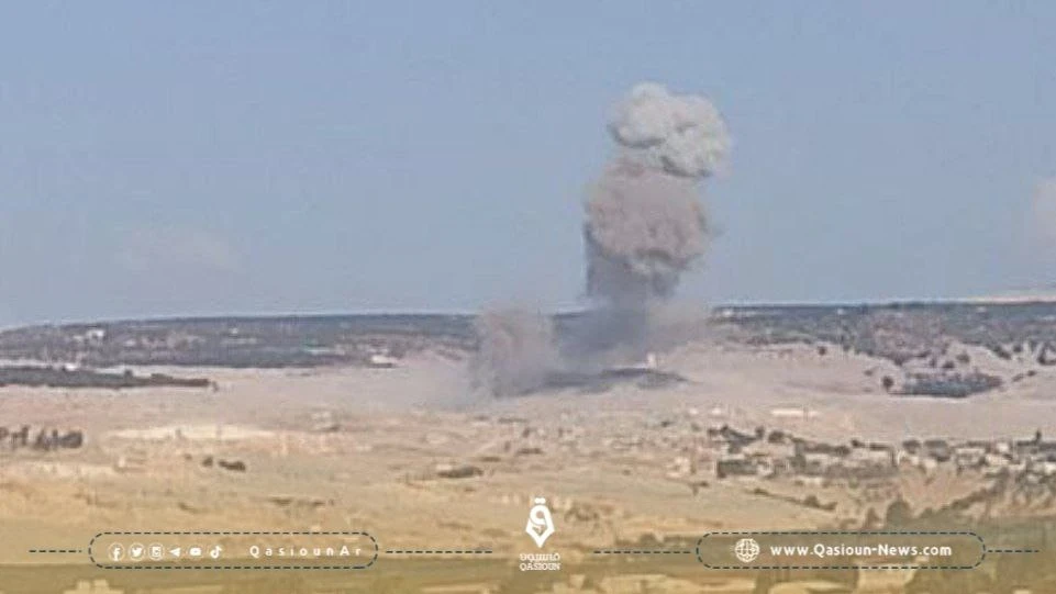 جرحى في غارة جوية روسية على مخيم غرب إدلب