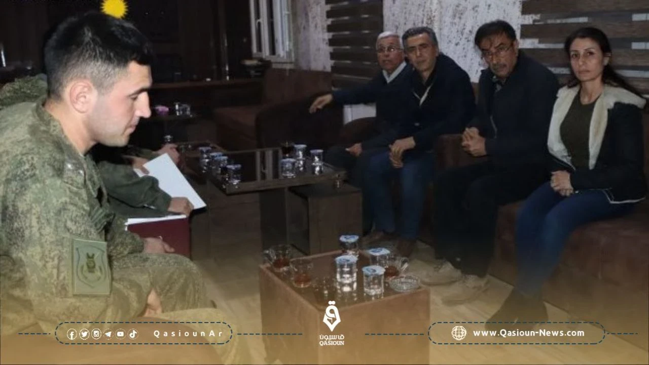 وفد من