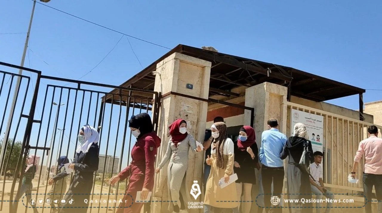 إخراج طالبة إعدادية من منزلها المقفل عبر رافعة للدفاع المدني لحضور امتحان في حلب